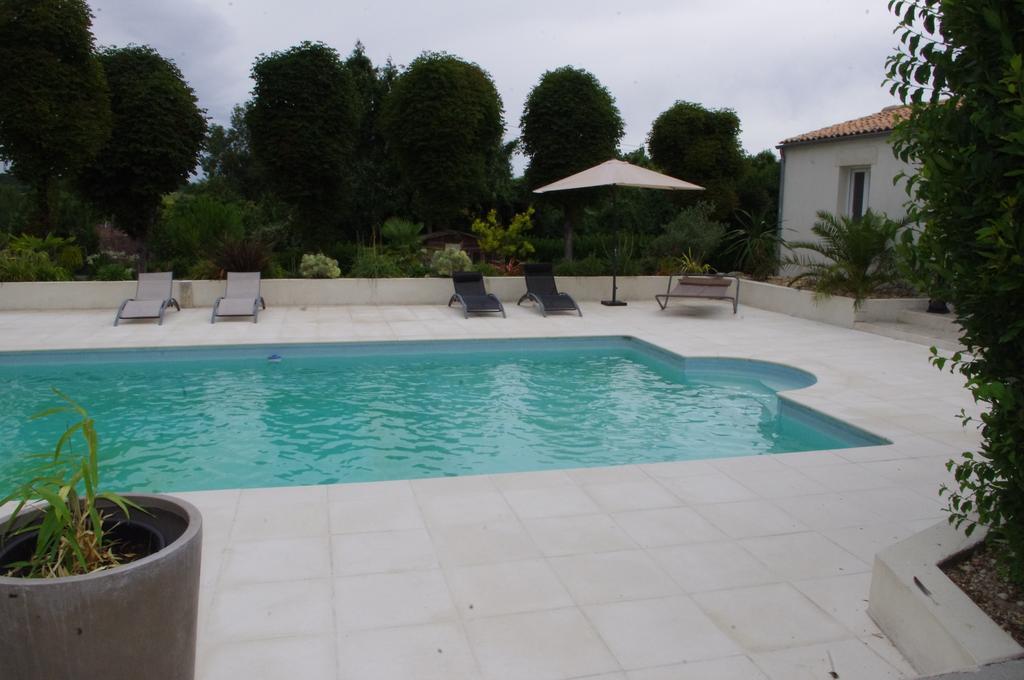 Le Clos Des Oiseaux Saintes Ngoại thất bức ảnh